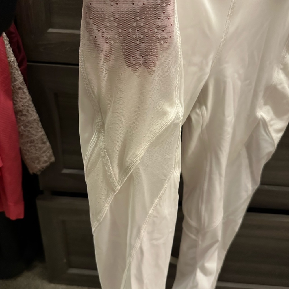 White Lululemon  Run Smoothly Crop 23’ …. With mesh pockets. New with tags